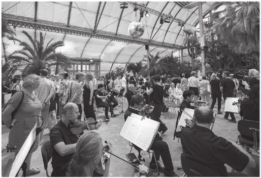 Motiv zur Veranstaltung In between – Zukunftsmusik